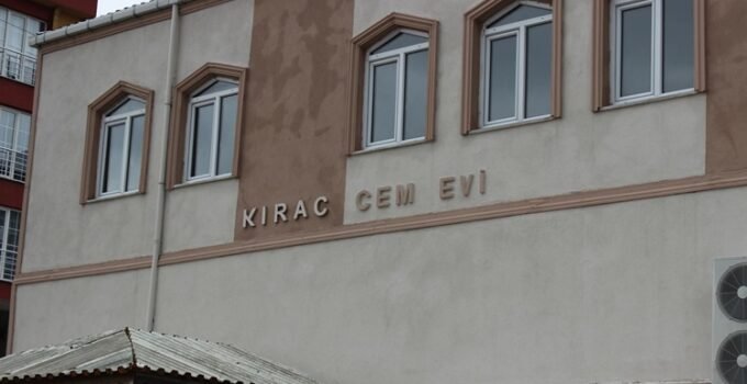 İstanbul Esenyurt’taki Kıraç Cemevi’nde tahliye kararı ertelendi